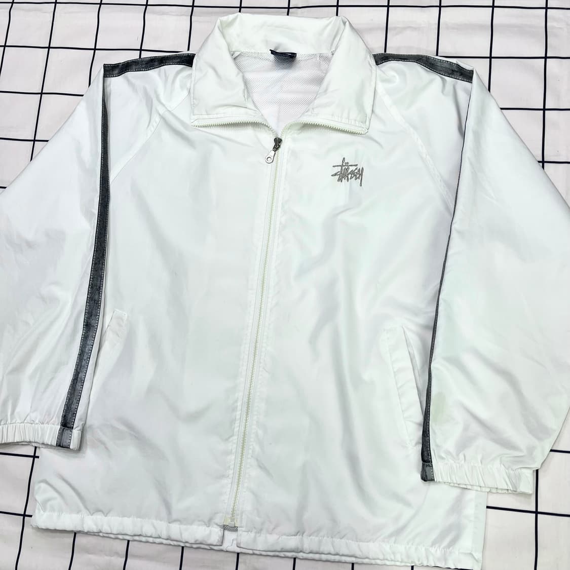 스투시 화이트 사이드라인 바람막이 상품이미지1