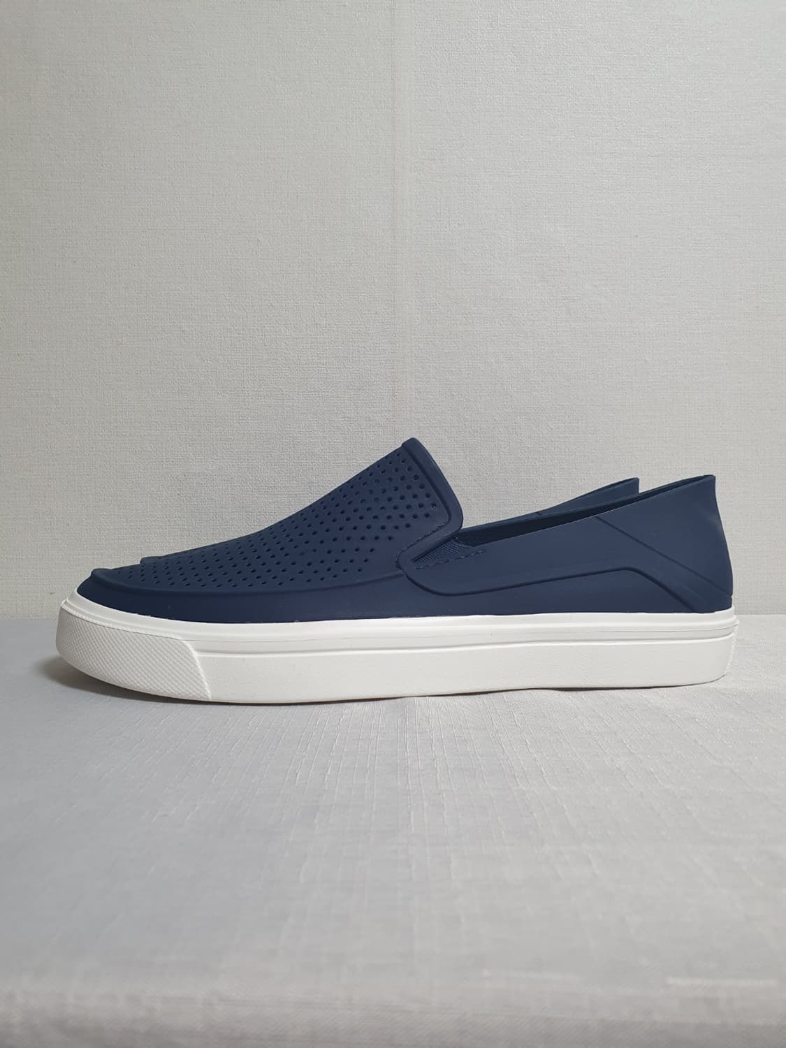 280mm 크록스 시티레인 로카 슬립온 네이비 화이트 상품이미지2