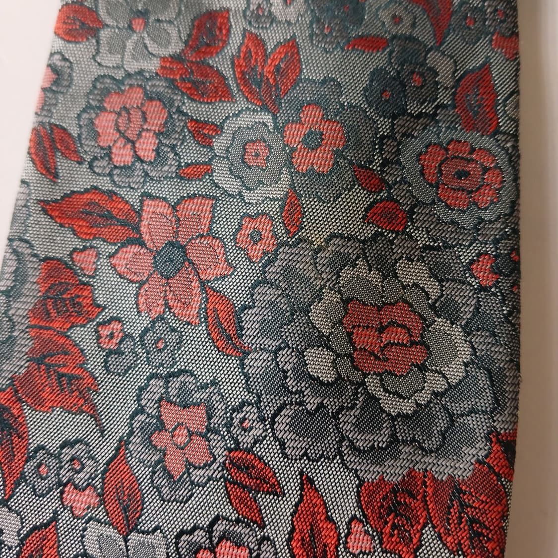 베르사체 실크 그레이 플라워 패턴 넥타이 9.1cm B등급 A19373
 상품이미지7