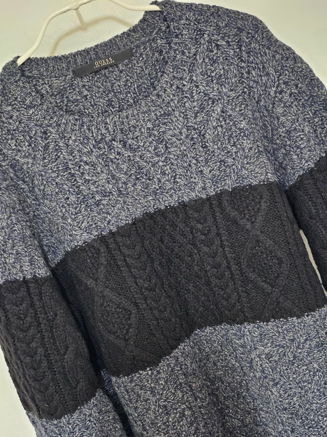 게스 울혼방 블랙앤 그레이 니트 100  드라이보관중 상품이미지2