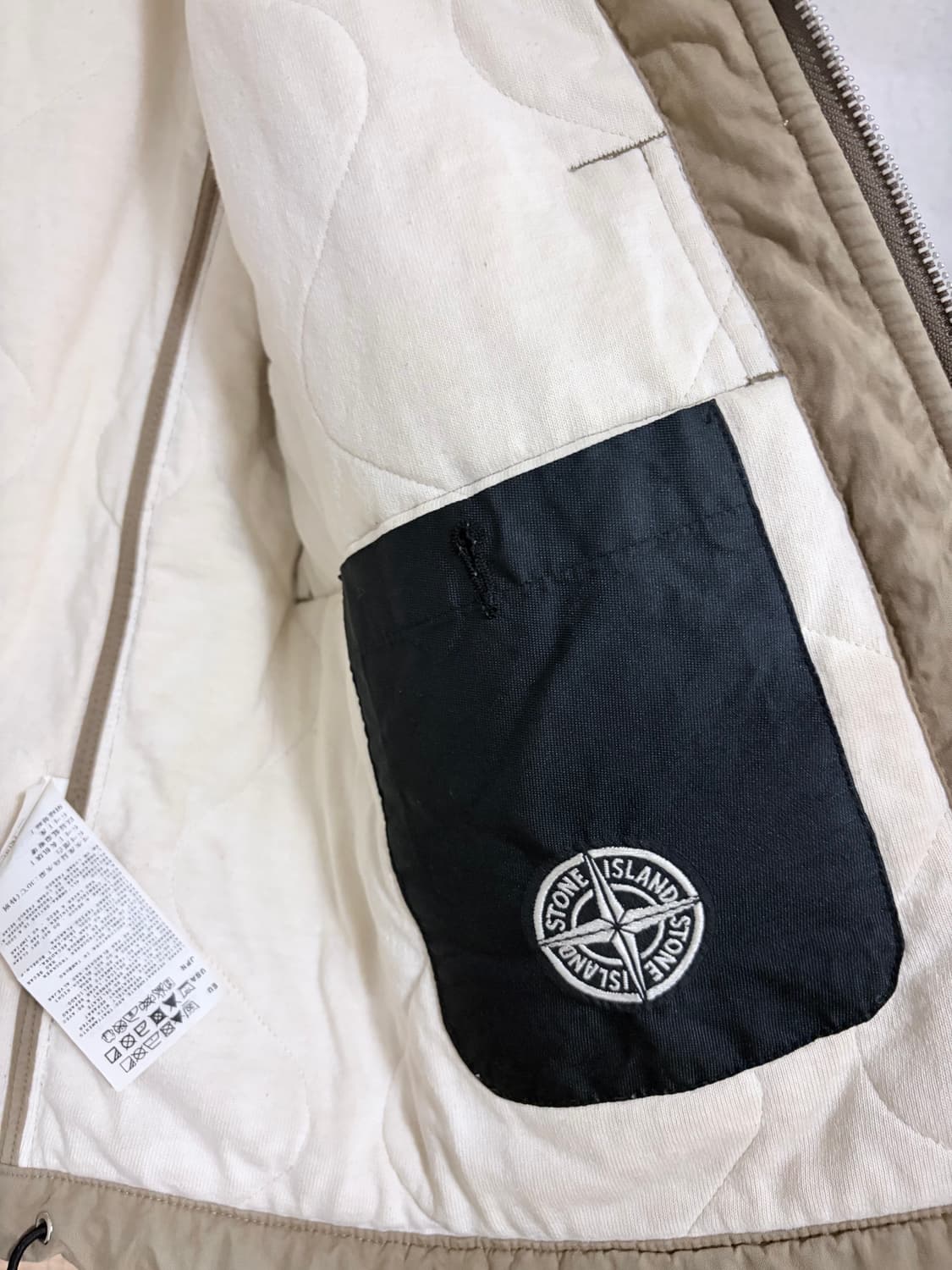 스톤아일랜드 카키 봄버  상품이미지3