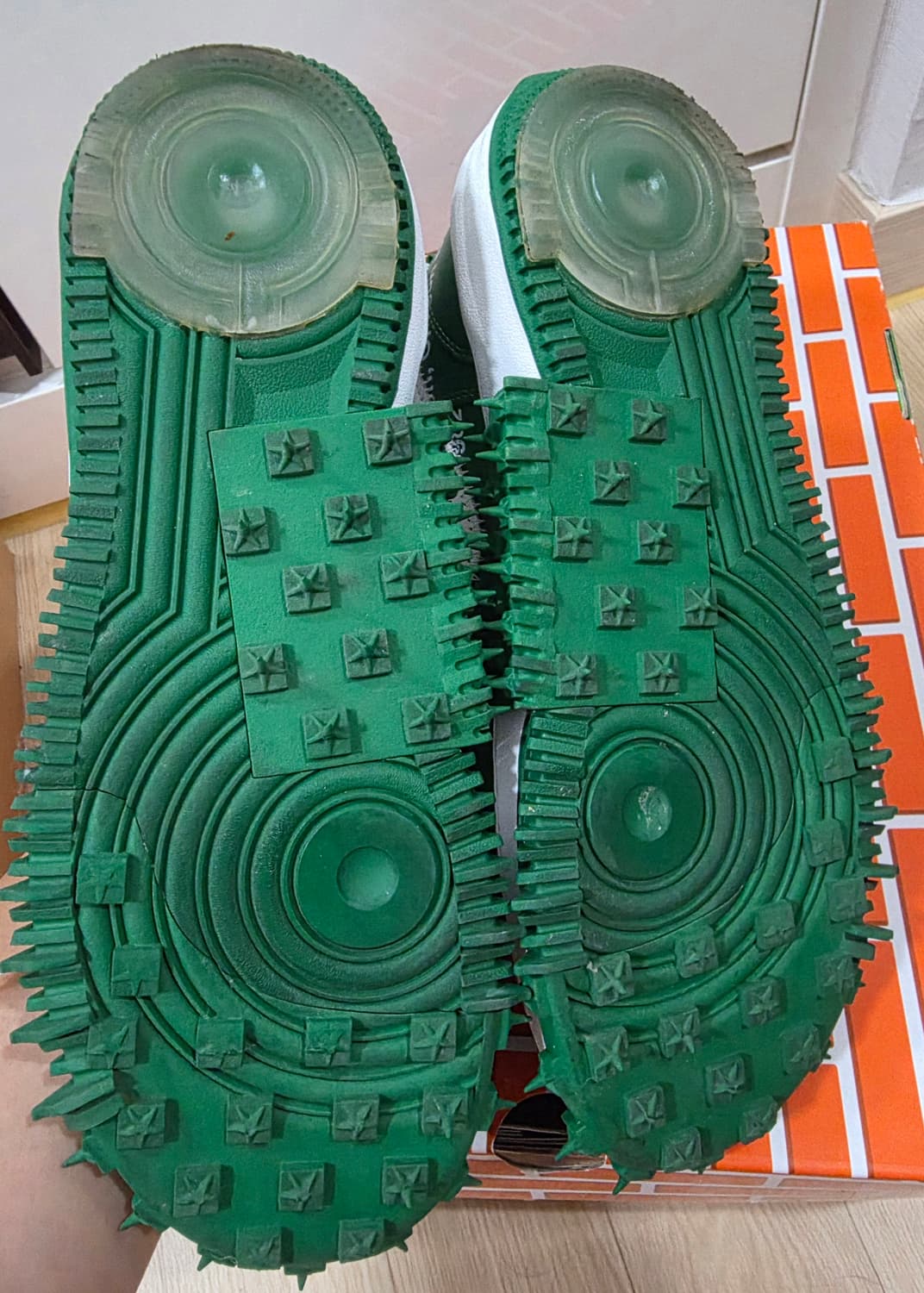 나이키 X 오프화이트 에어포스1 미드 SP 레더 파인 그린 285 상품이미지4