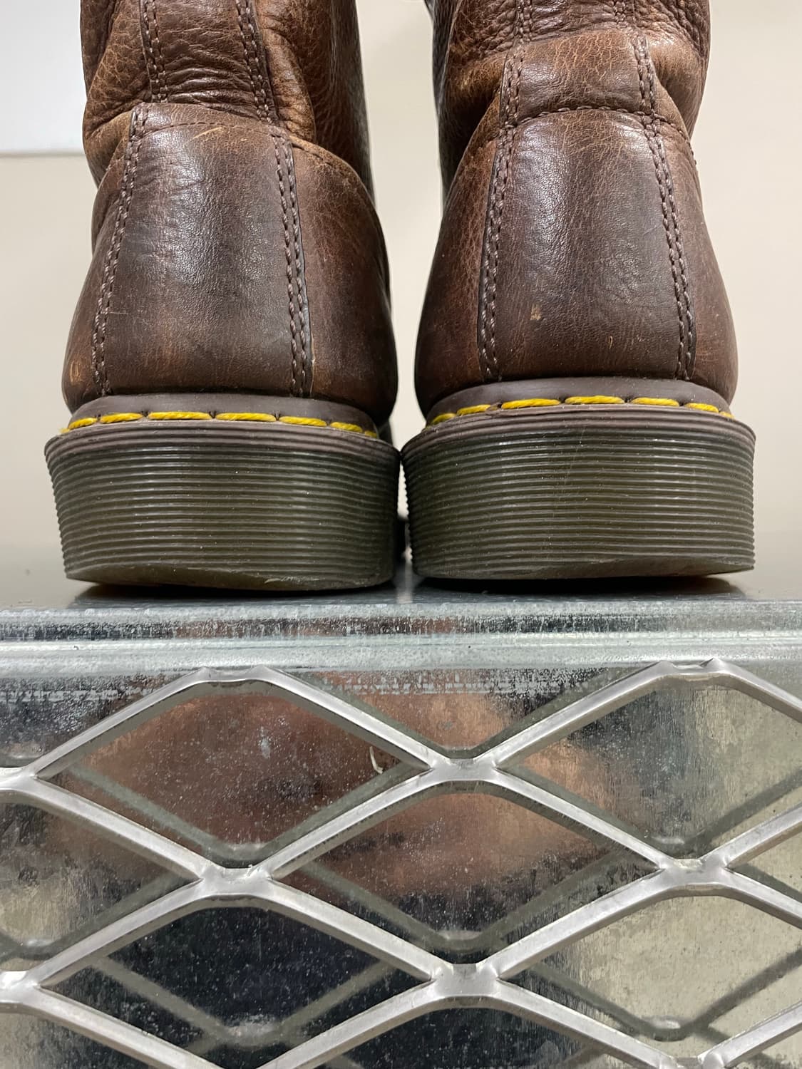 닥터마틴 8홀 부츠 브라운 uk9 상품이미지10