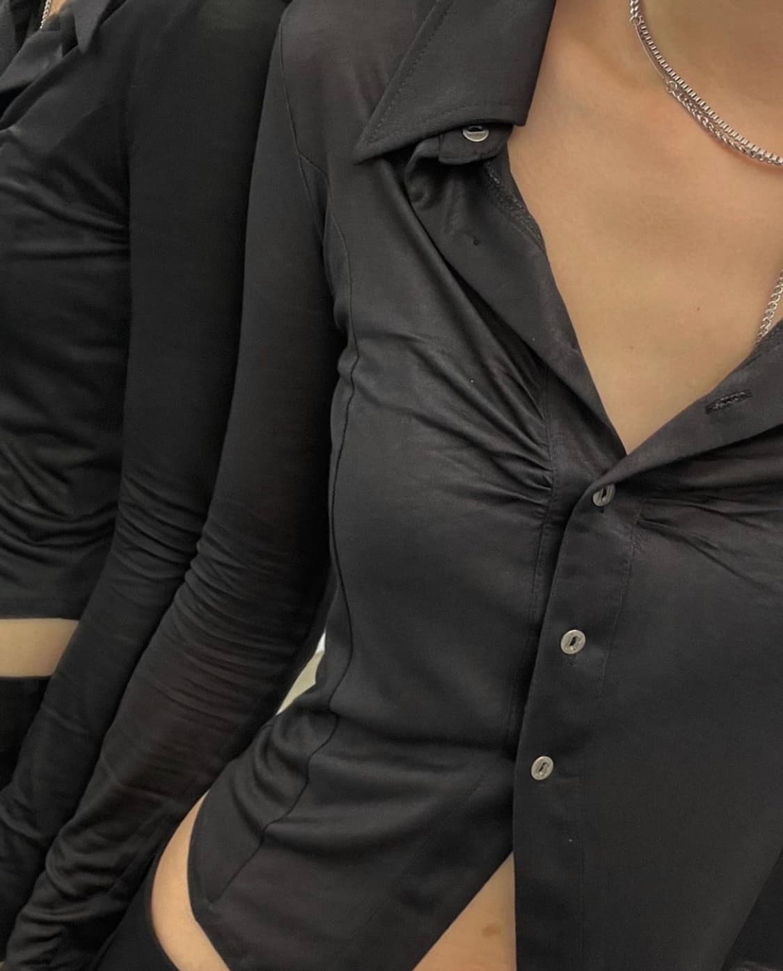 보헤미안서울 셔링 카라 셔츠 블랙 상품이미지1