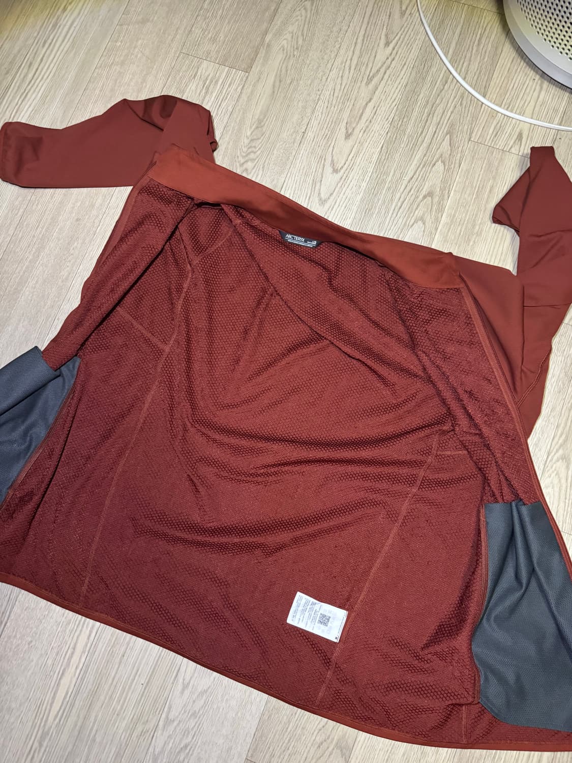 아크테릭스 델타 집업 자켓 버건디 상품이미지4