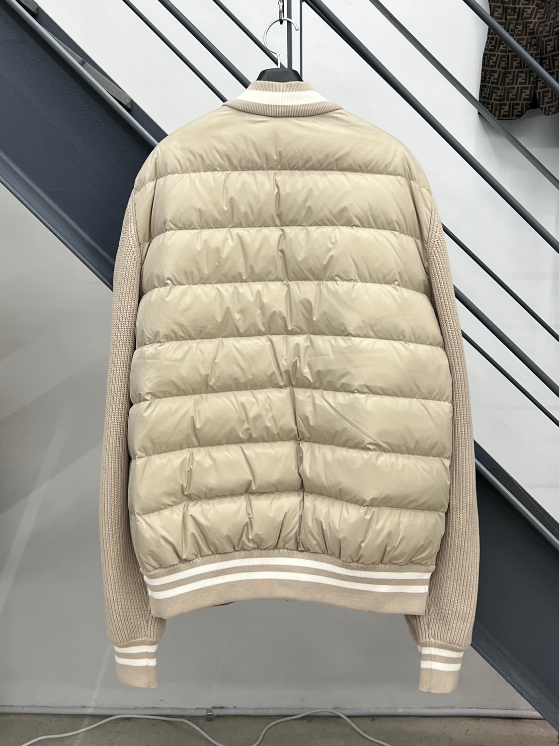 몽클레어 24ss 베이지 니트 패딩 상품이미지4