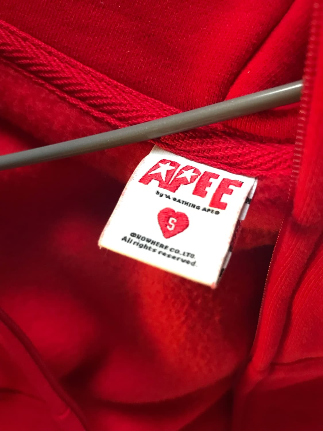 베이프 에이프 카모 엠브로이더리 배지 후드집업 레드 상품이미지5