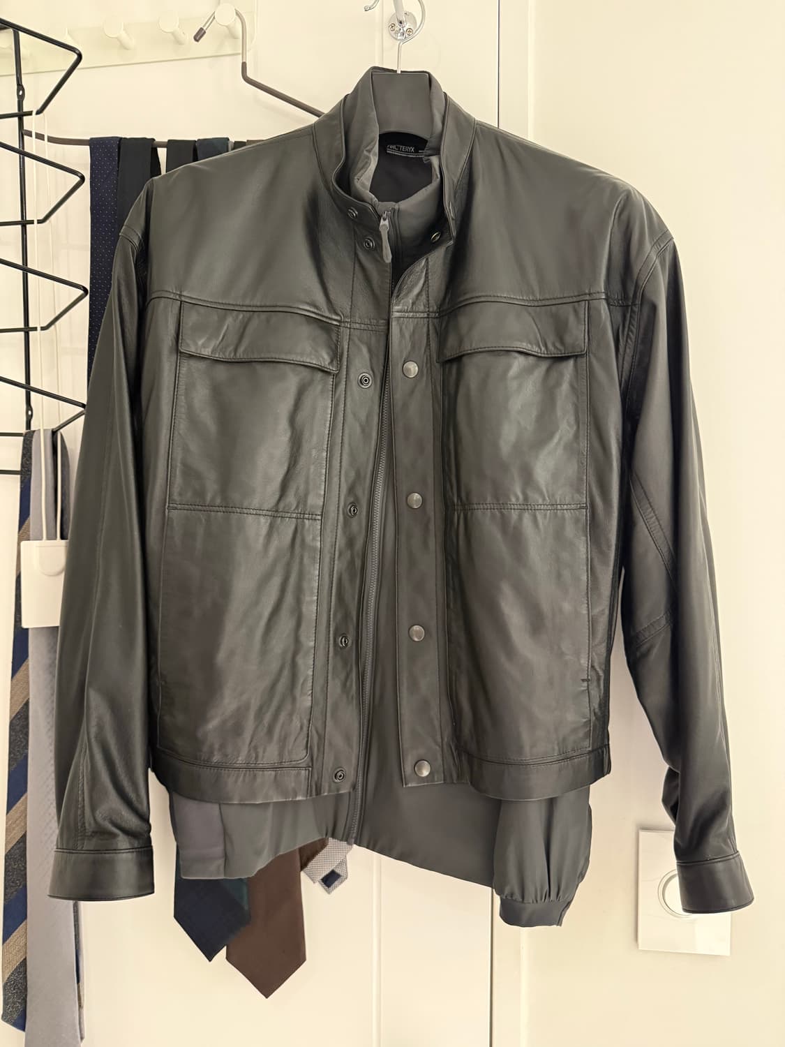 르메르 25ss 레더 블루종 M 판매합니다 상품이미지3