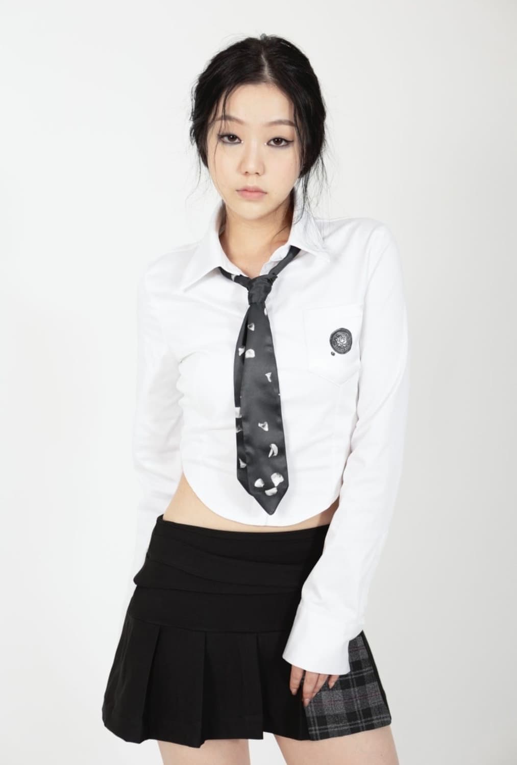 달링유어배드 심볼 셔츠 블랙로고 지젤착용 상품이미지1