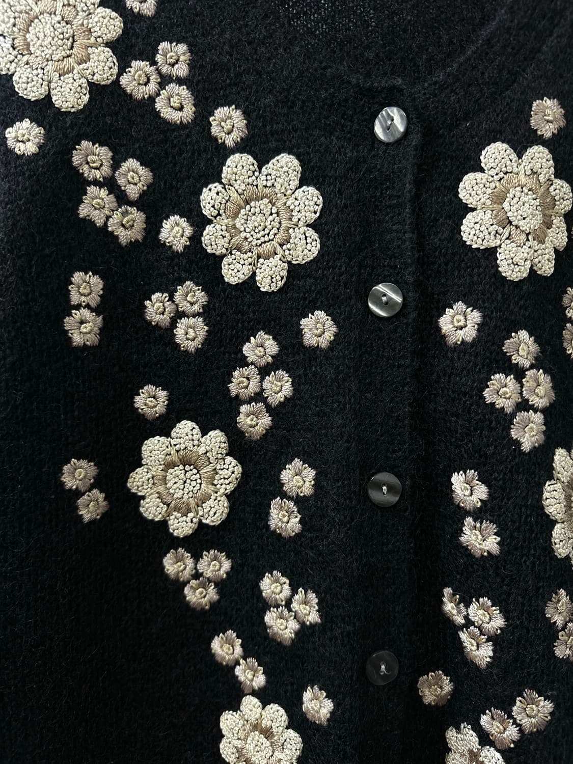 일본빈티지 플라워 자수 블랙 울 니트 스웨터 가디건 상품이미지4