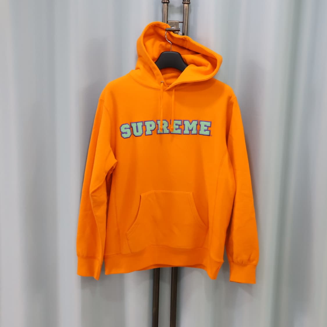 슈프림 코드 컬리지에이트 로고 오렌지 후드티 L/105 상품이미지1