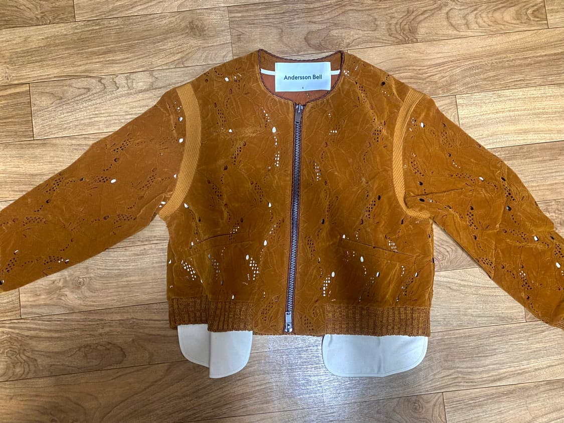 앤더슨 벨 KALIA PUNCHING SUEDE BOMBER JACKET 상품이미지3