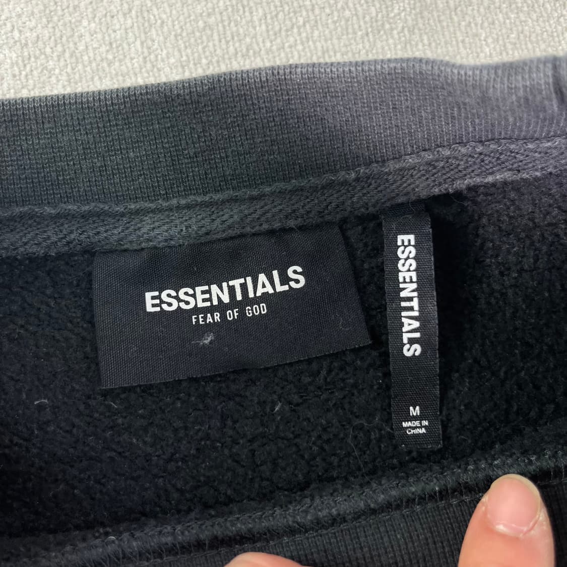 105 피오갓 에센셜 포토 프린팅 맨투맨 상품이미지4