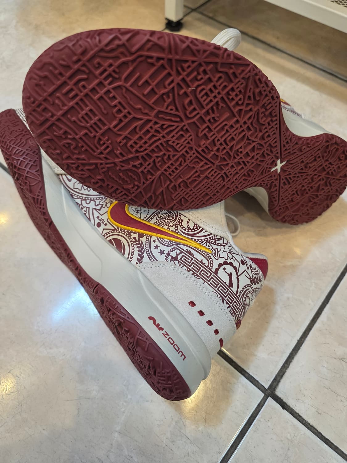 나이키 르브론 농구화 아이보리/레드270 상품이미지3