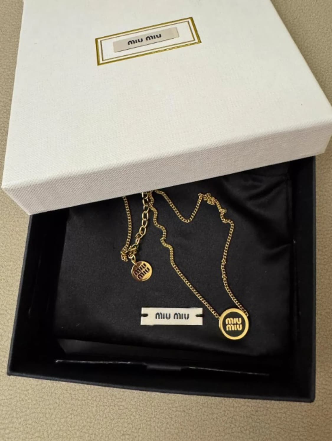 정품 미우미우 로고 디스크 골드 넥체인 판매합니다 상품이미지1