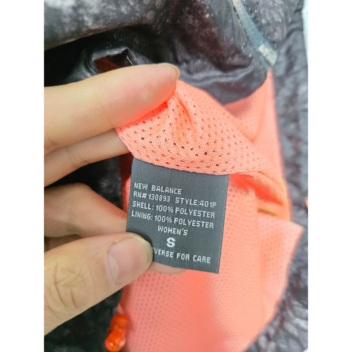 택포) 뉴발란스 여성 뱀피 패턴 바람막이 S 상품이미지3