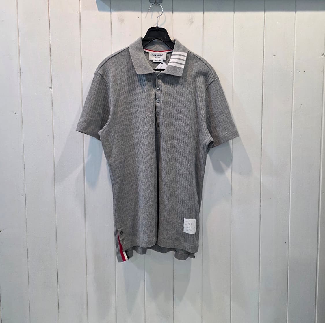 톰브라운 넥카라 반팔티 "THOM BROWNE" 상품이미지1