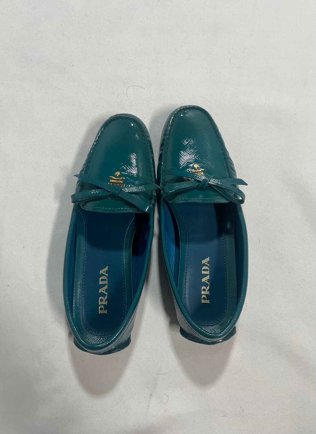 프라다 에나멜 리본 드라이빙 로퍼 상품이미지2