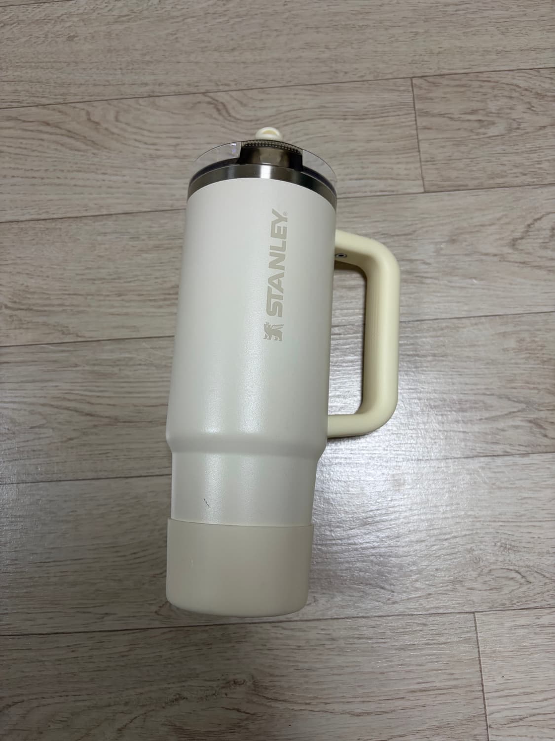 스탠리 퀜처 프로투어 플립 스트로 텀블러 887ml 크림 상품이미지1