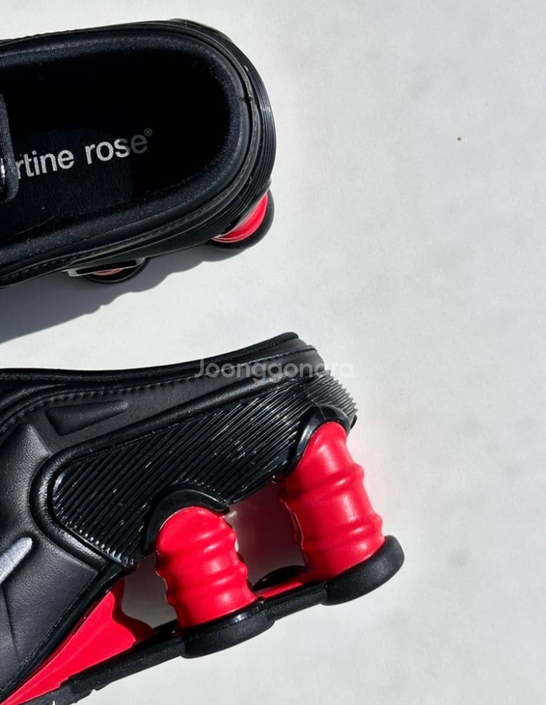 마틴로즈 x 나이키 샥스 검빨 225 나이키샥스 상품이미지8