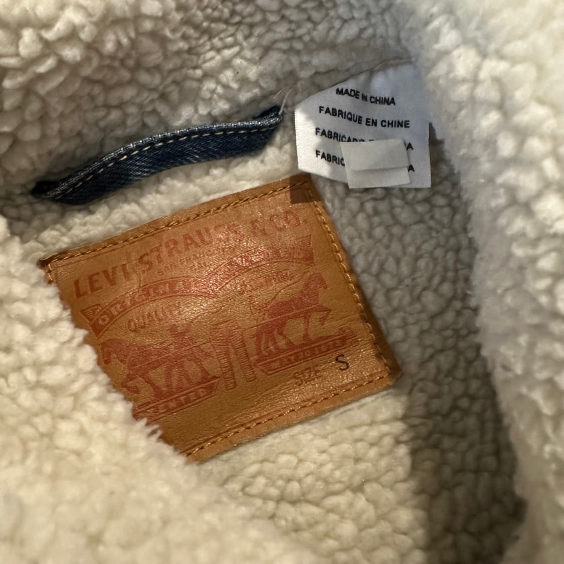 Levi’s 중청 워싱 트러커 셰르파 데님 자켓  상품이미지4