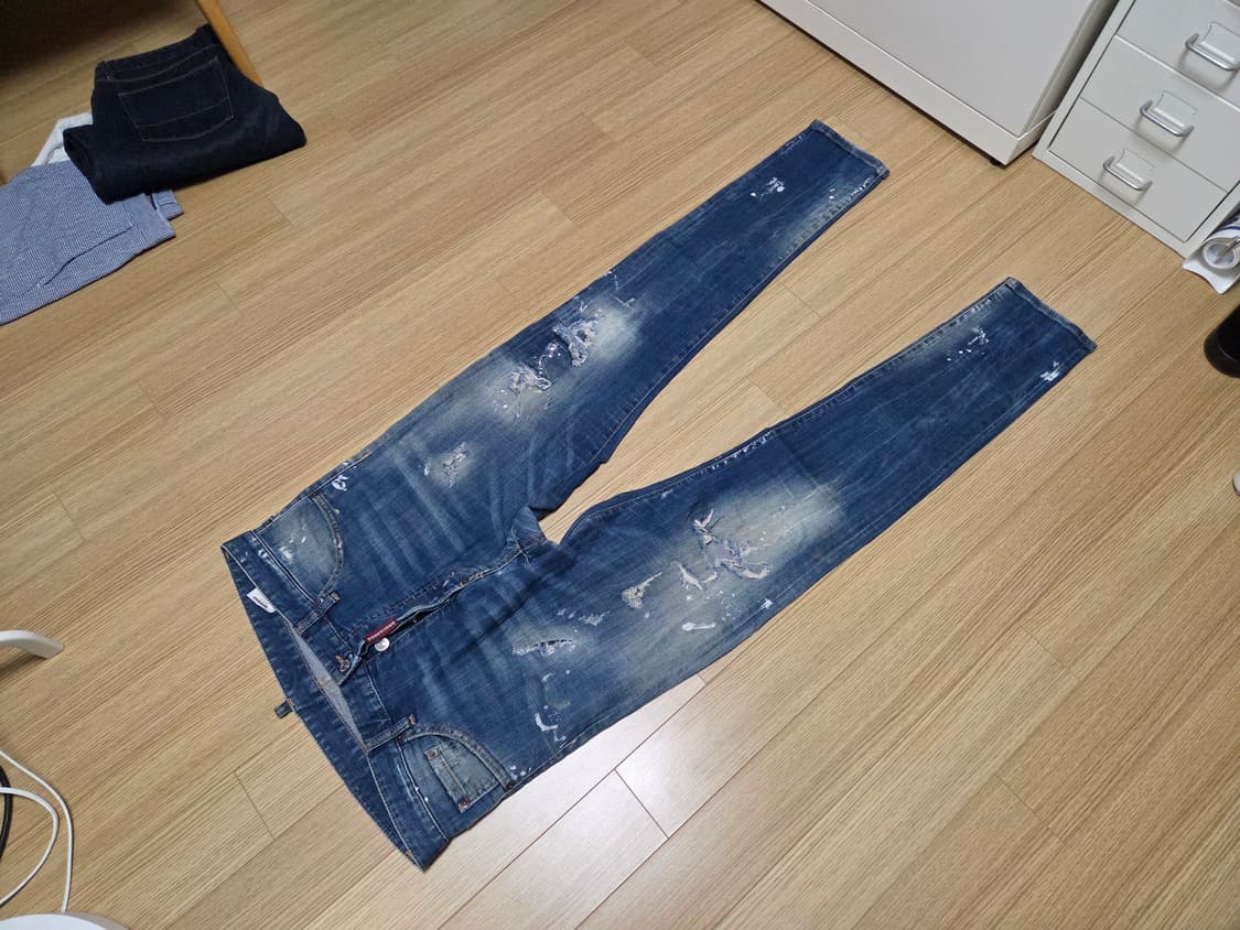DSQUARED2 데미지 워싱 쿨가이 슬림진 상품이미지2