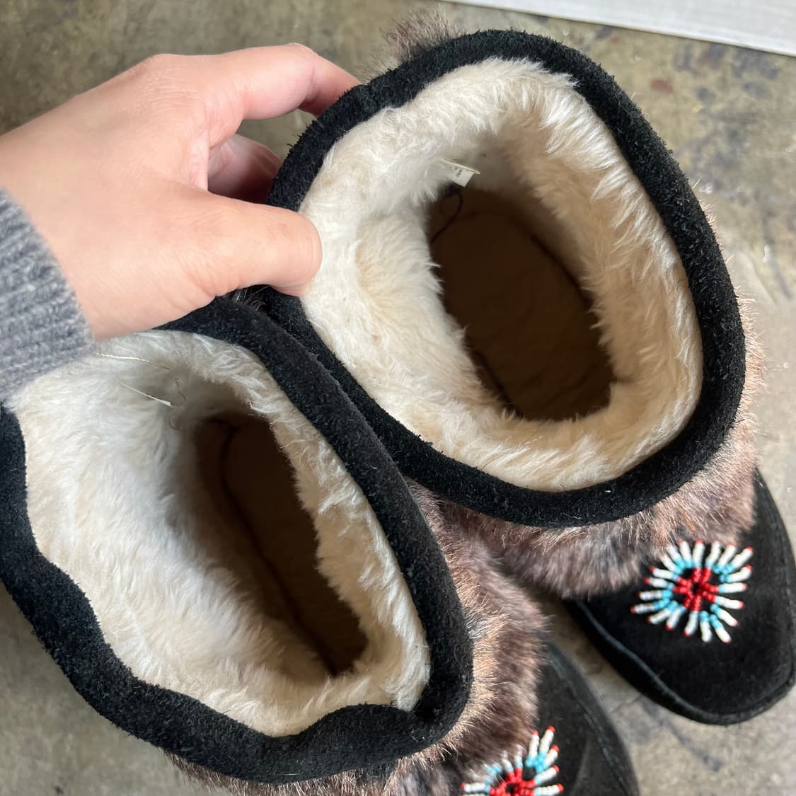 미네통카 퍼 비즈 미들 부츠 상품이미지5