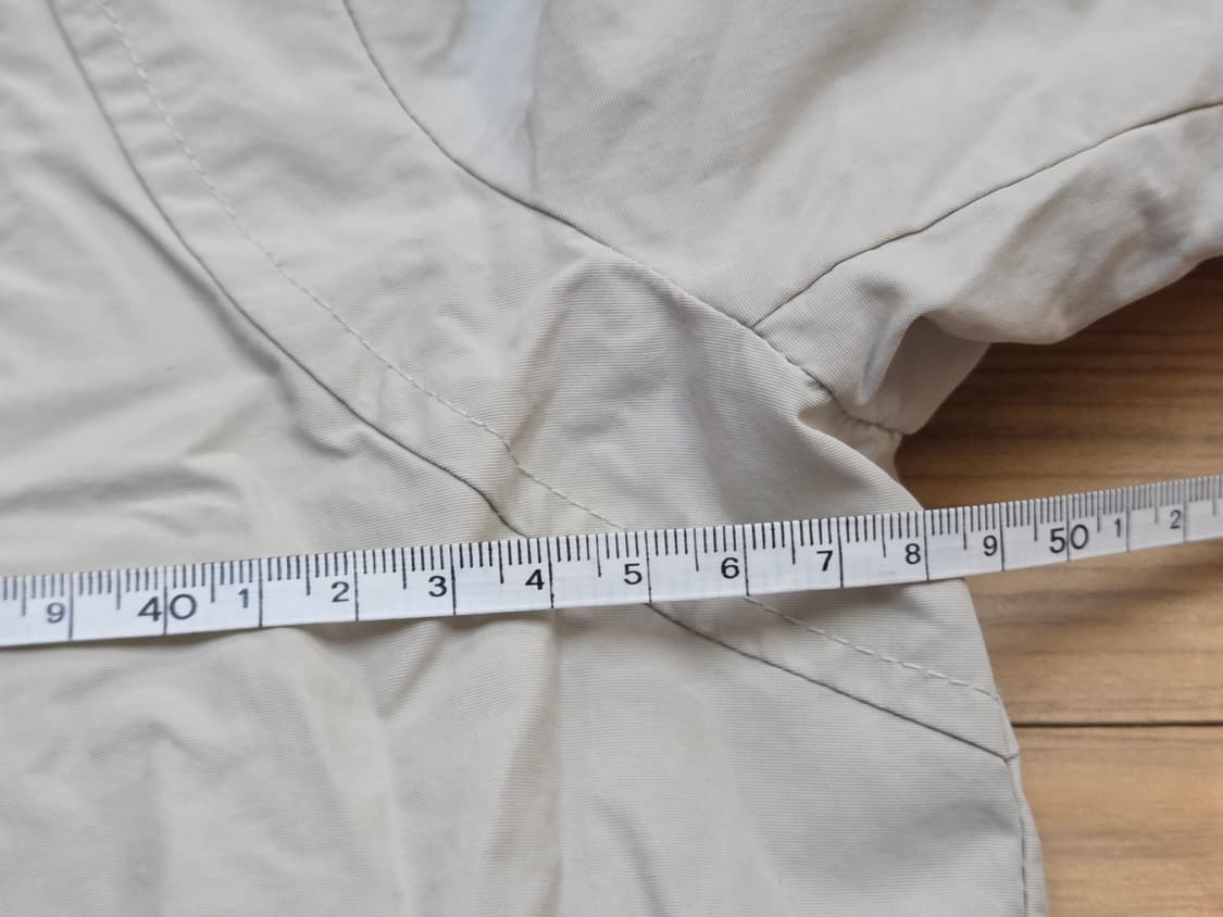 아이보리 색상의 얇은 톤 GUESS 봄 자켓입니다. 사이즈는 S이고 가슴 상품이미지8