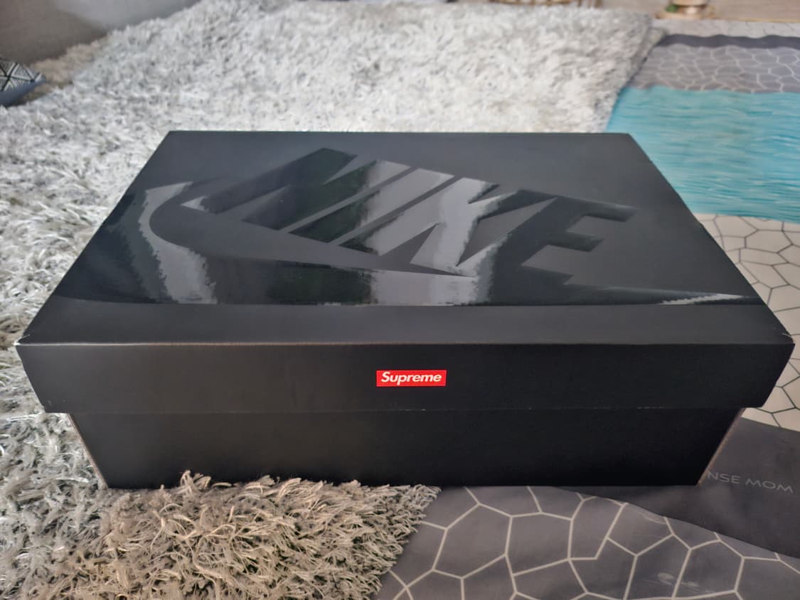 270 새상품 나이키 슈프림 에어포스1 로우 블랙 화이트 상품이미지3