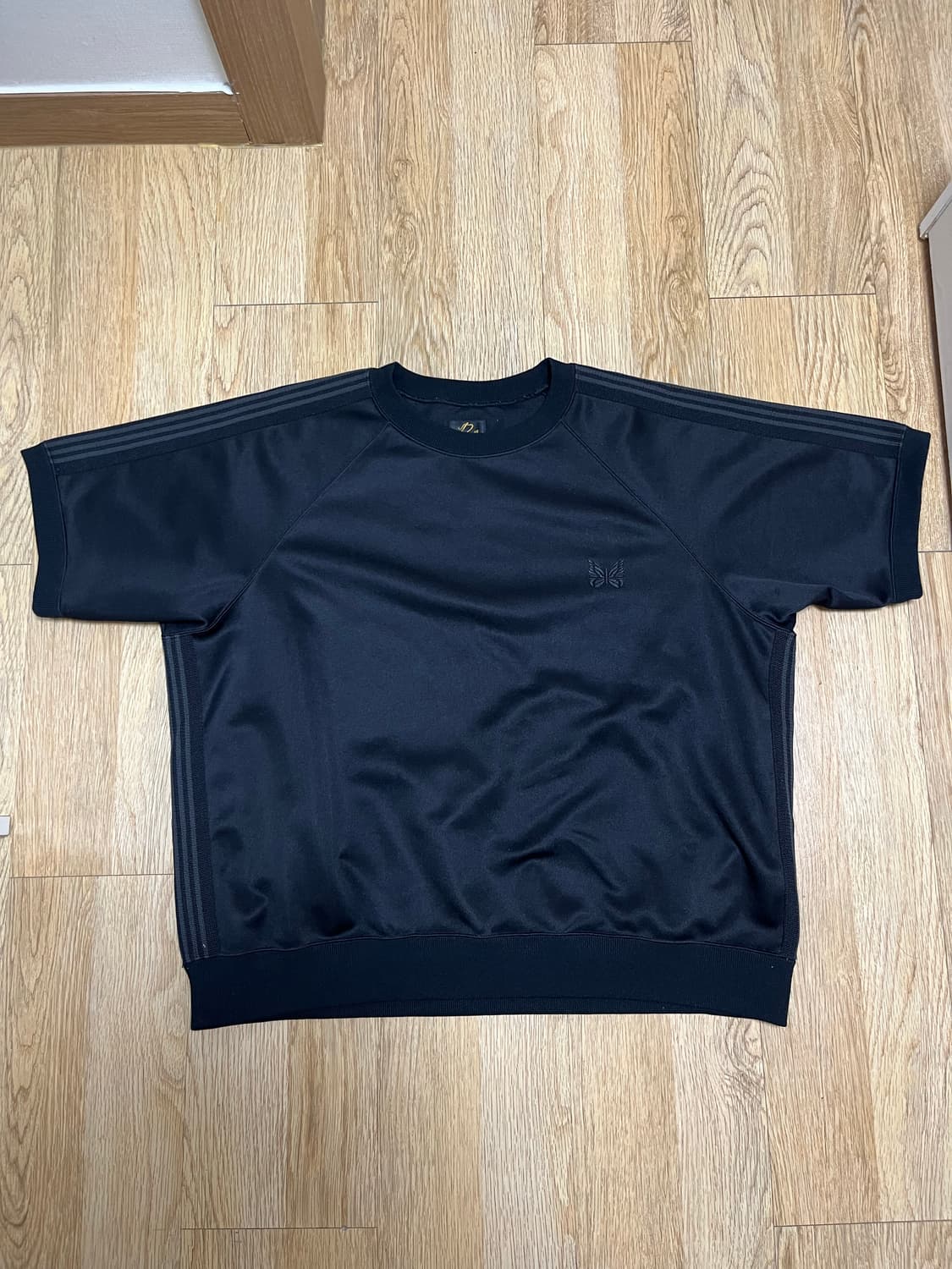 니들스x스튜디오스 크루넥 하프 스웻셔츠 상품이미지2