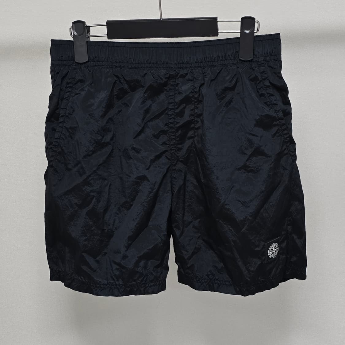 스톤아일랜드 나일론 메탈 반바지 s사이즈 블랙 판매 상품이미지1