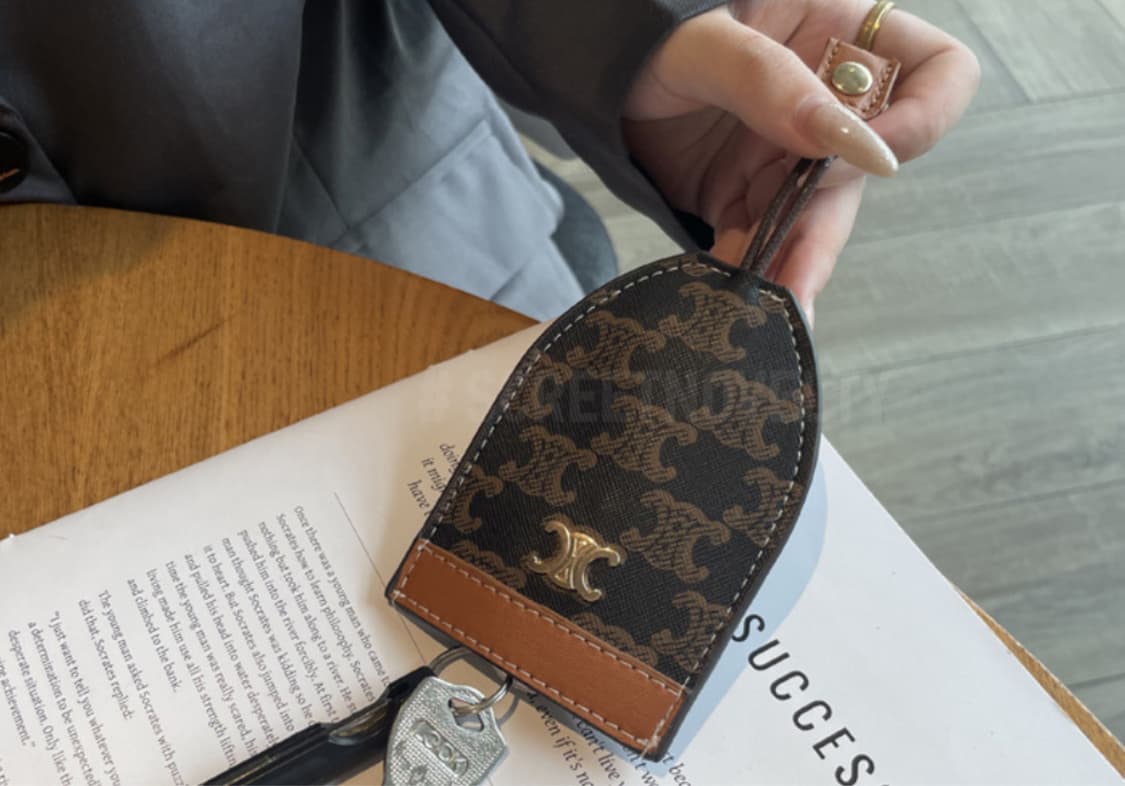 셀린느 트리옹페 키홀더 브라운 상품이미지1