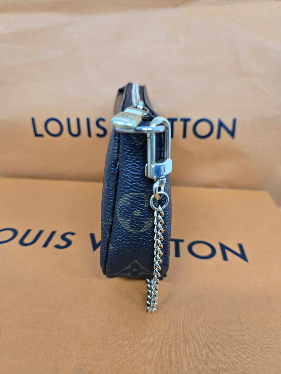 [보증서 정품] 루이비통 악세수아 미니백 상품이미지3