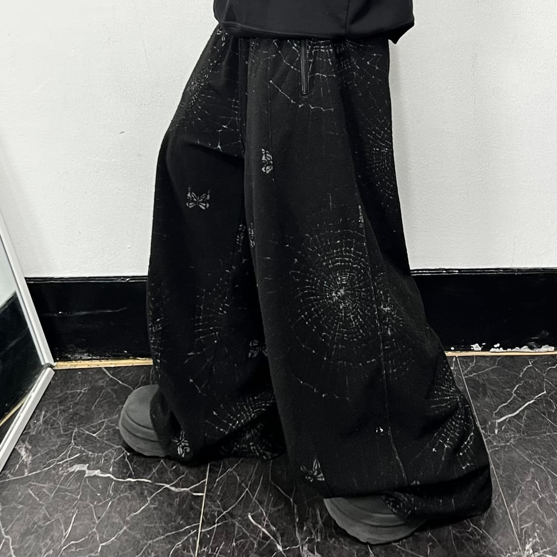 니들스 파일 자카드 스파이더 웹 H.D 트랙팬츠 블랙 상품이미지1