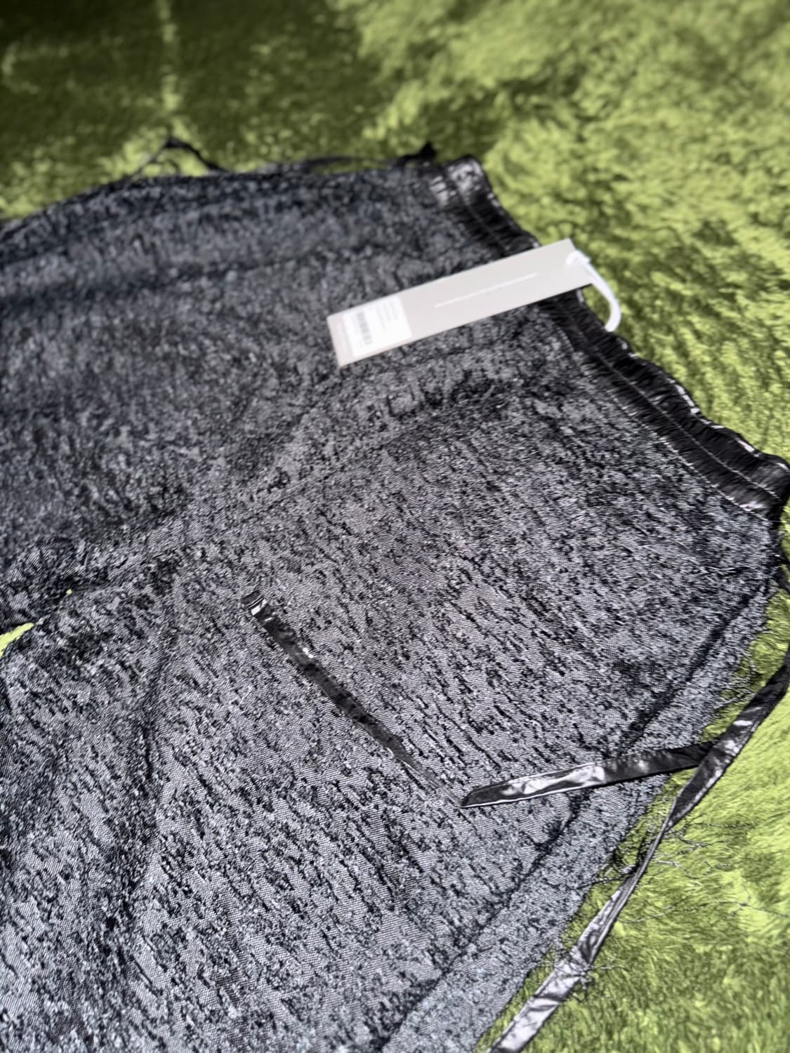 [S] 언어펙티드 22FW 릴렉스 핏 로우 컷 엣지 자카드 팬츠 블랙 상품이미지7