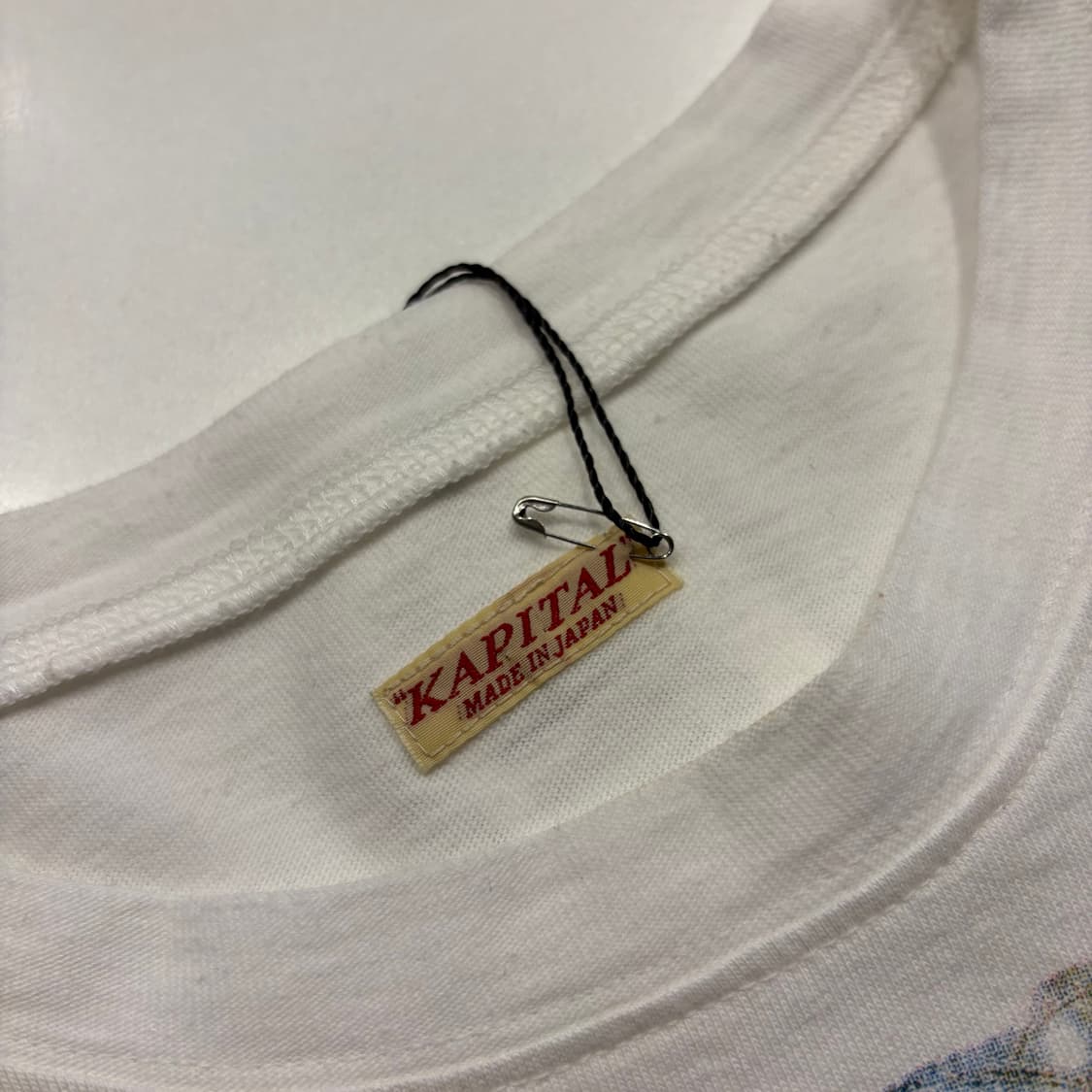 [4] 캐피탈 벨트 프린팅 긴팔 롱슬리브 티셔츠 화이트 C537 상품이미지4