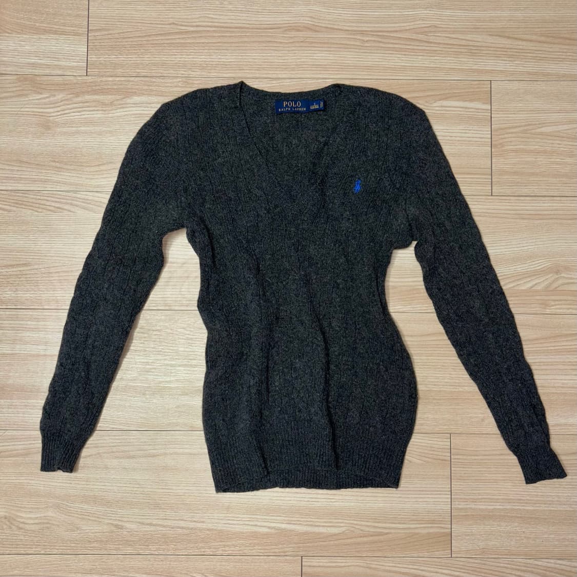 폴로 랄프로렌 여성 딱붙핏 브이넥 케이블 니트 상품이미지1