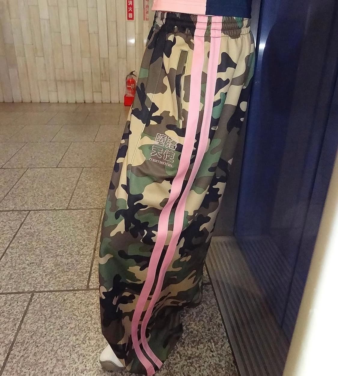 MOMENTAL Camo Pink Track Pants 상품이미지2