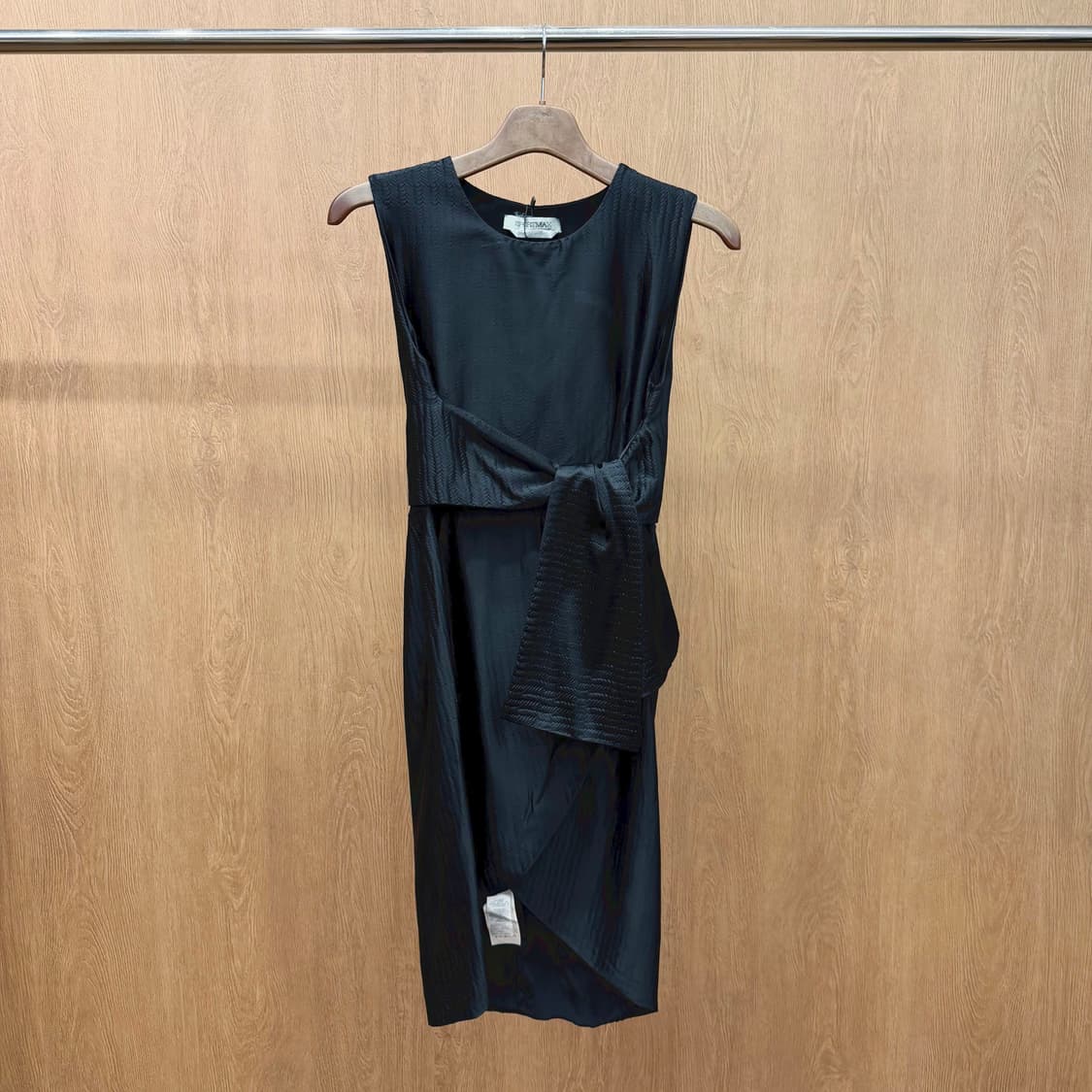 막스마라 스포트막스 슬리브리스 원피스 허리 스트랩 타이 디테일 블랙 상품이미지2