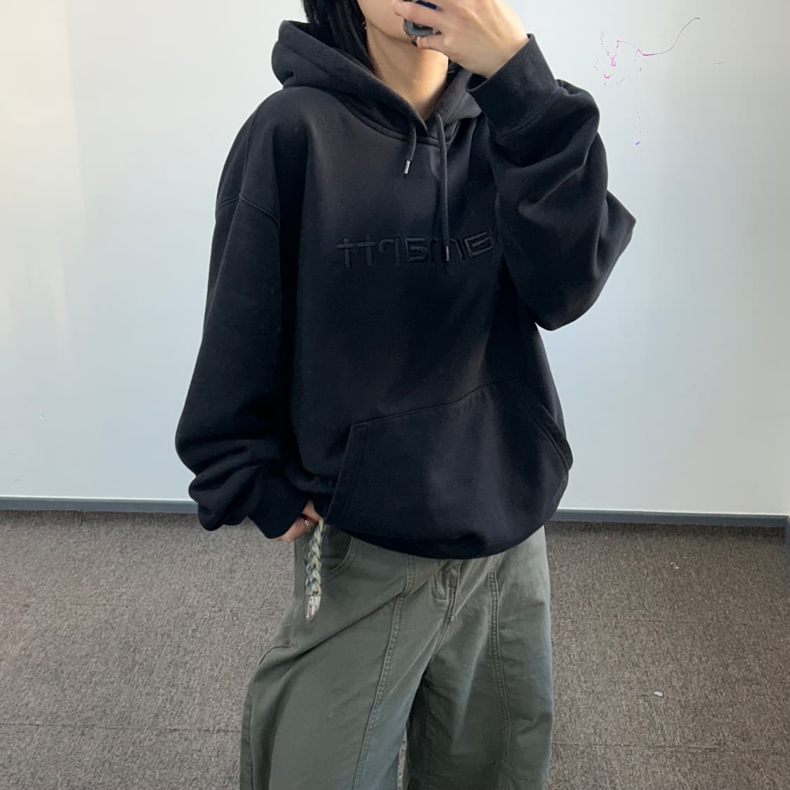 Carhartt 칼하트 블랙 자수로고 블랙 후드티 상품이미지2