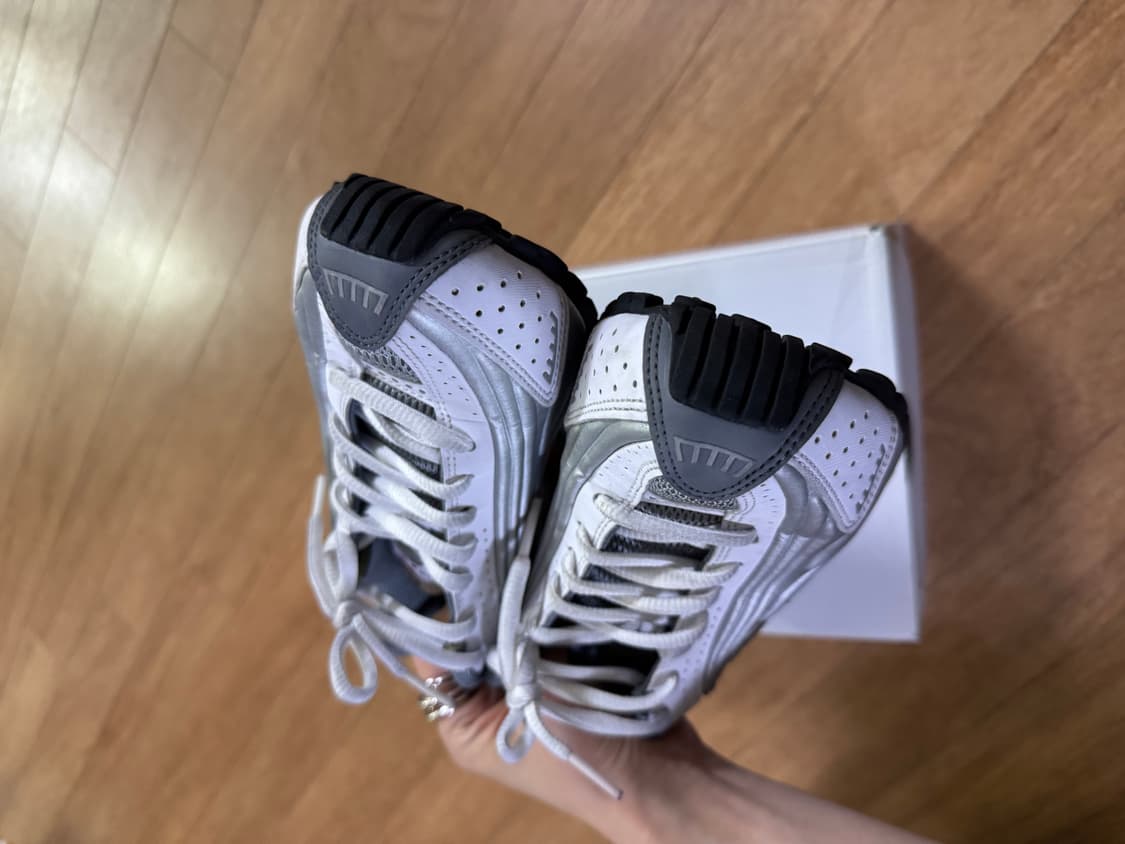 나이키 샥스 r4 메탈릭 실버 커멧 레드 상품이미지8