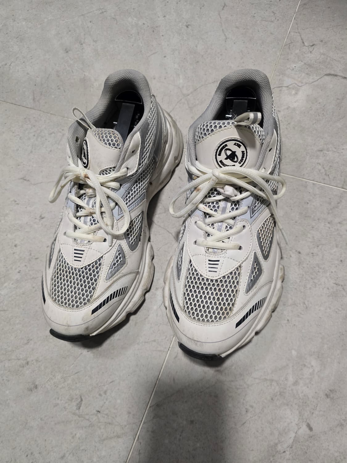 악셀아리가토 275 마라톤 러너 화이트/실버 상품이미지1