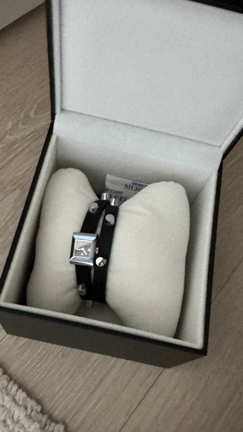 구찌 꿀벌 가죽 시계 상품이미지3