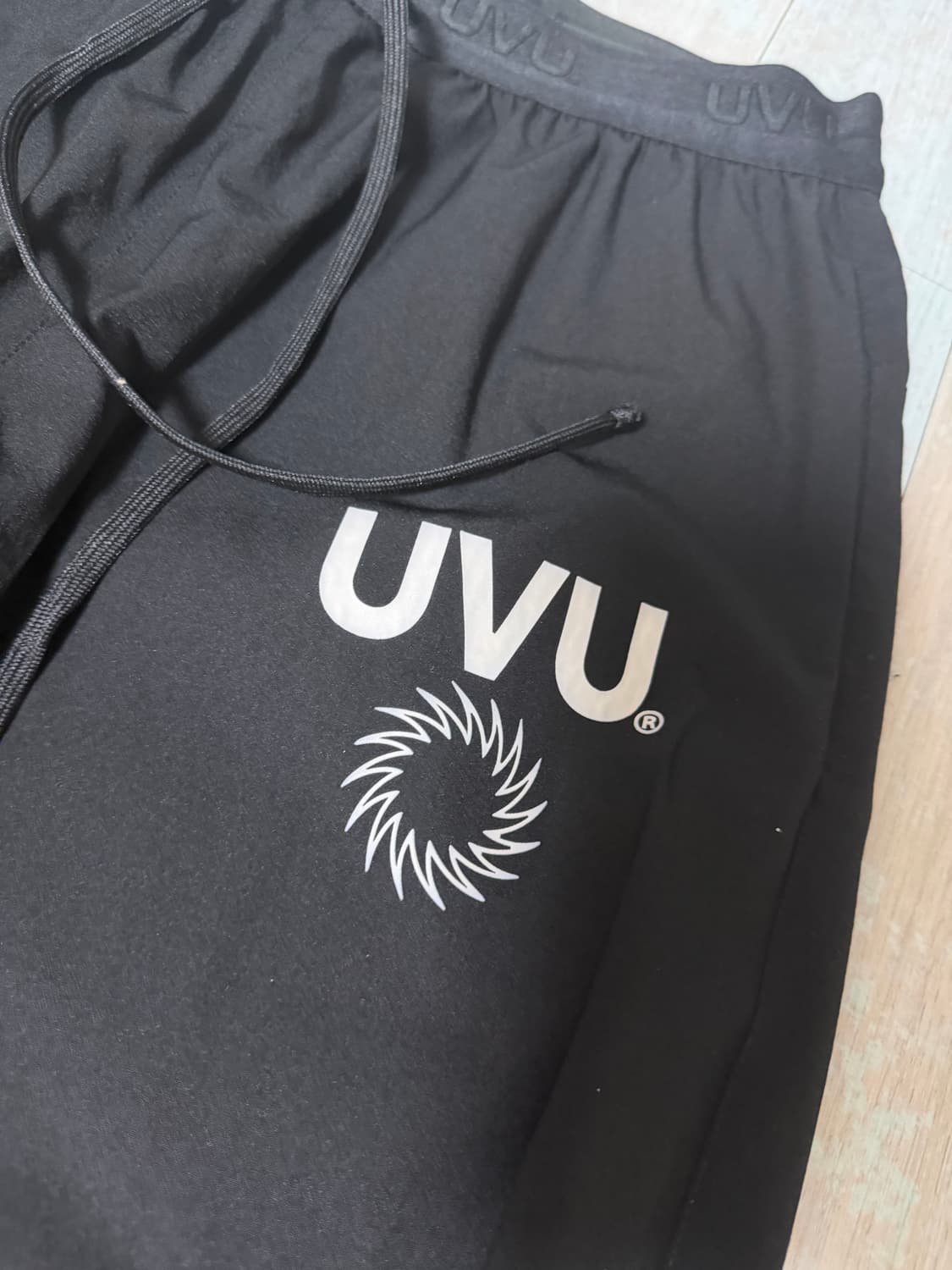 UVU 트랙팬츠 판매합니다 상품이미지2
