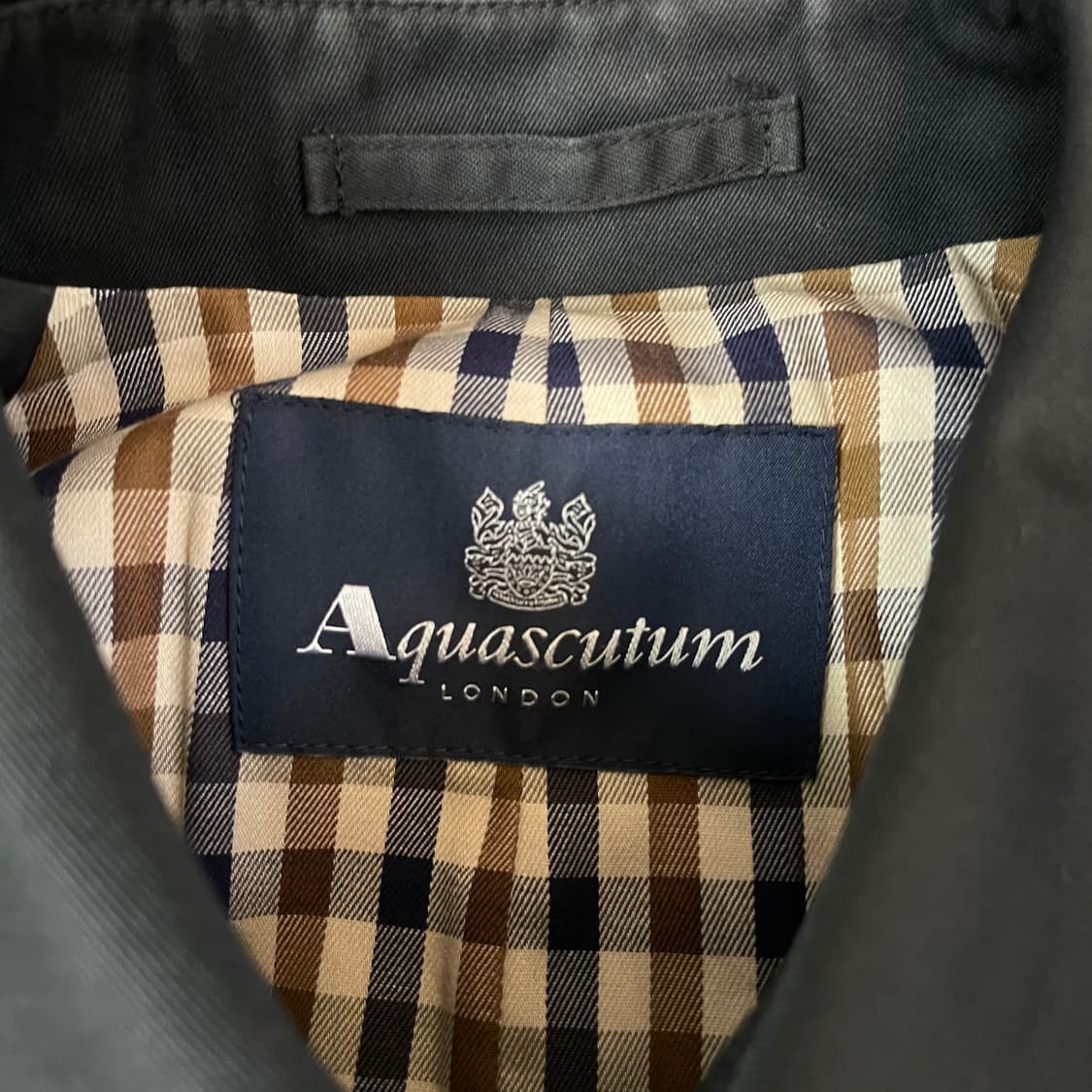 아쿠아스큐덤 블랙 더블 트렌치 코트 상품이미지5