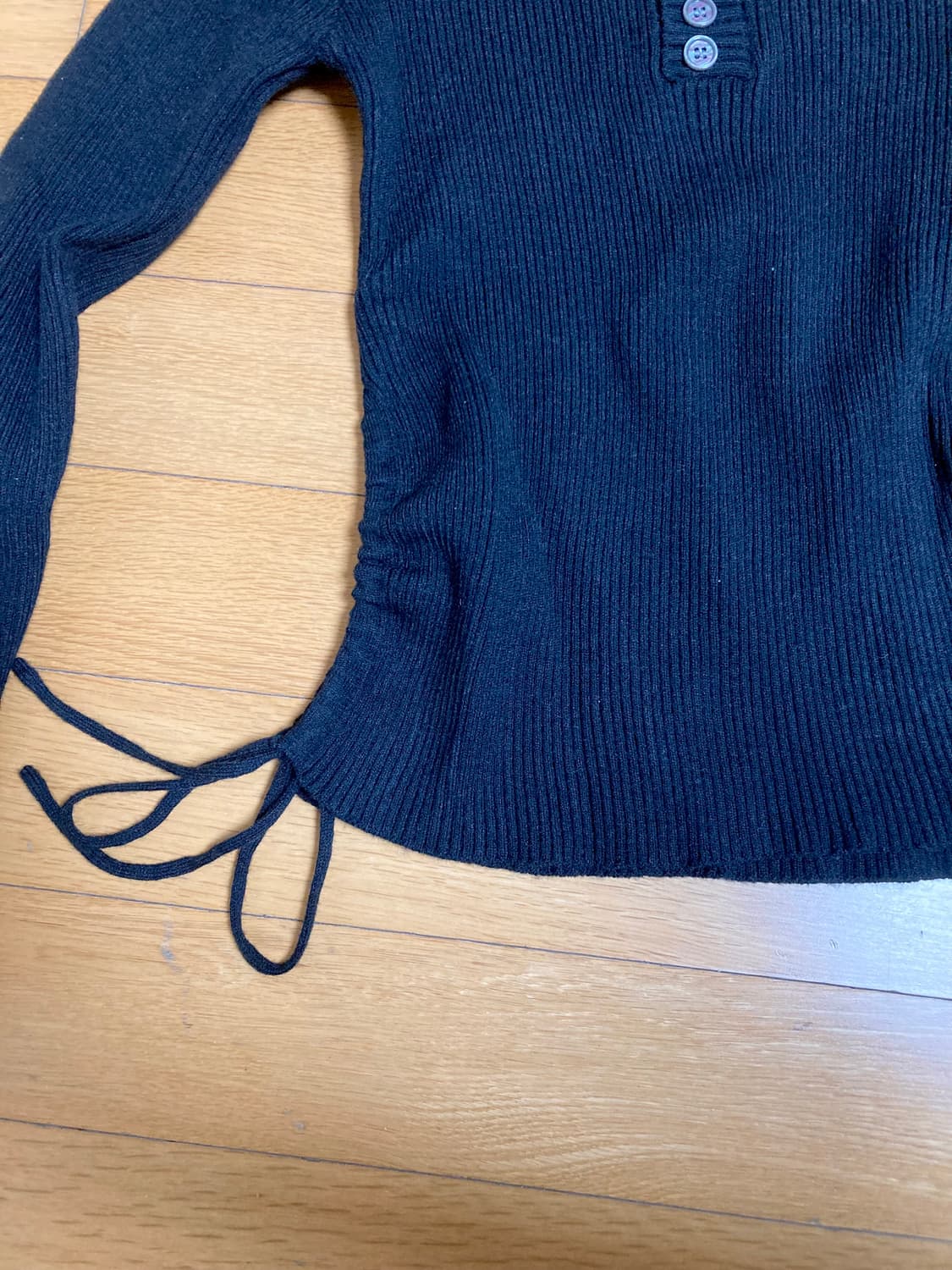 에잇세컨즈 버튼 니트 상품이미지3