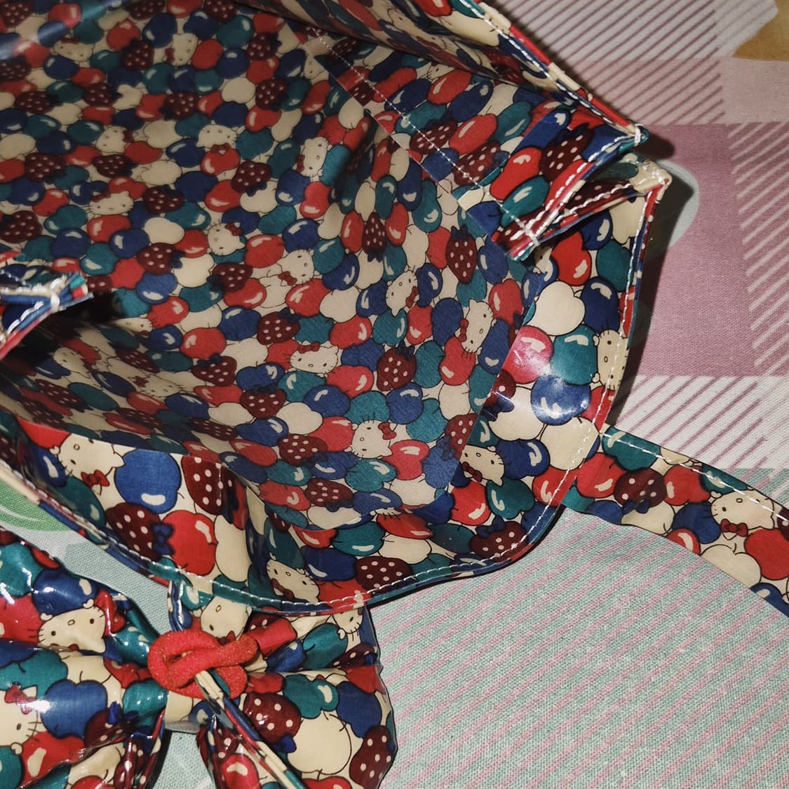 사만사베가 x 키티 딸기 사과 빅리본 pvc 토트백 상품이미지9