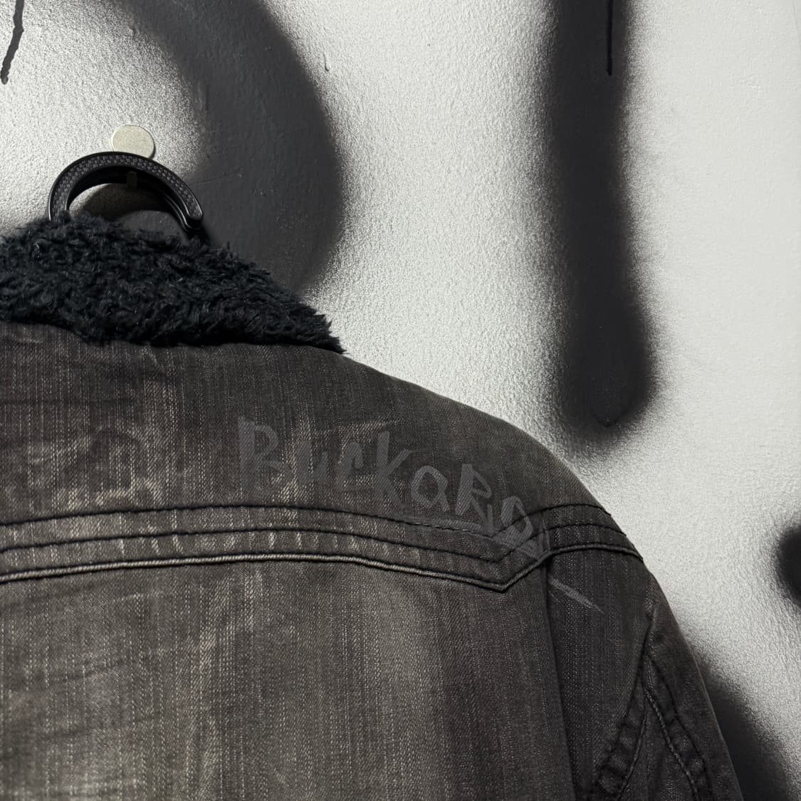 버커루 스톤 워싱 데미지 디테일 퍼 카라 데님 자켓 상품이미지5