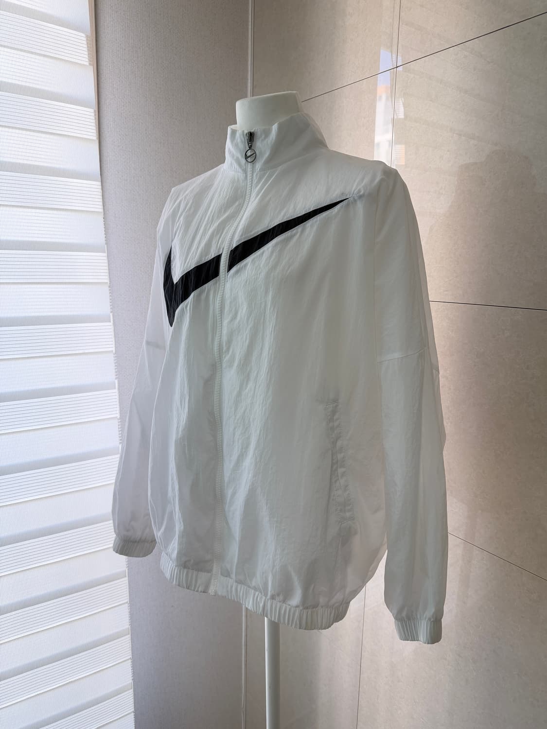 나이키 화이트 바람막이 점퍼 M 상품이미지2