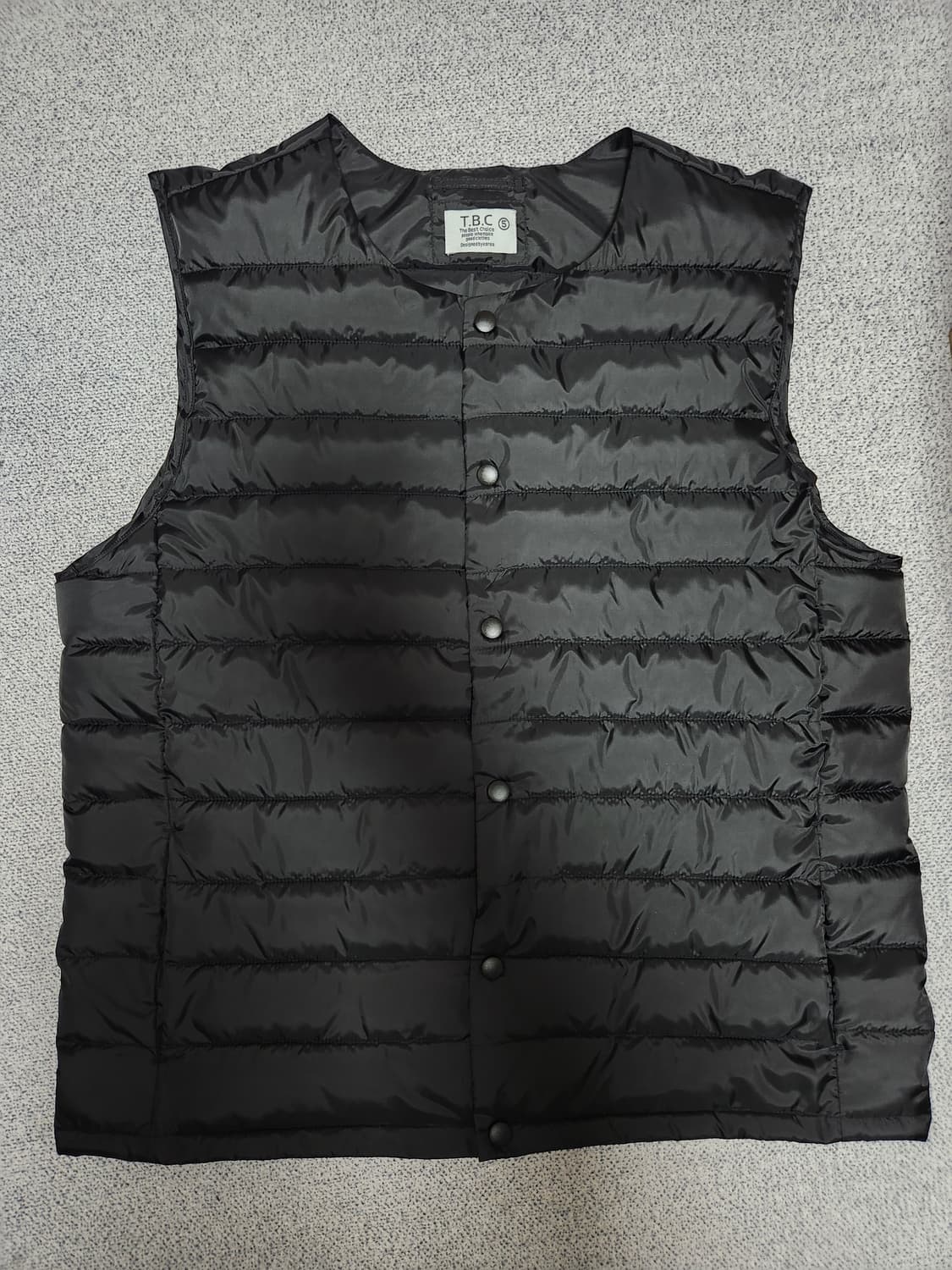 라운드넥 경량패딩 베스트 105사이즈 블랙 팝니다. 상품이미지1